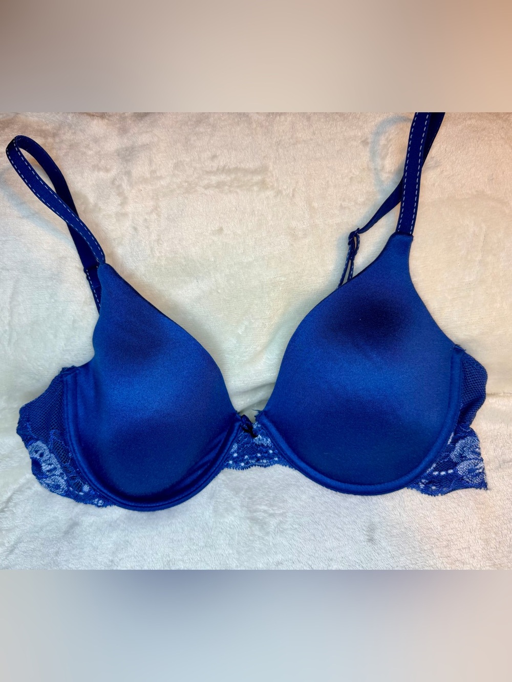 Maidenform Smooth Underwire Bra in Royal Blue